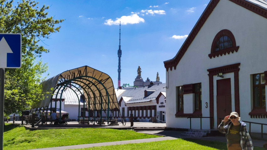 Павильоны ВДНХ и телебашня Останкино