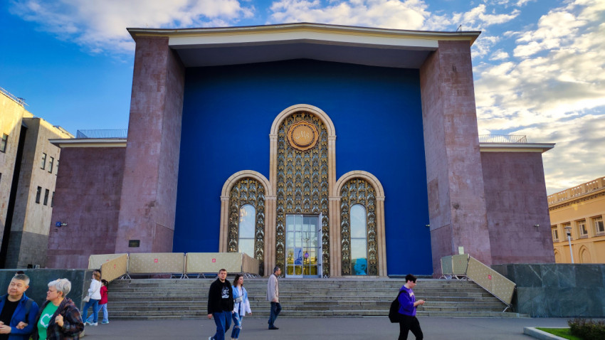 Фасад павильона №13 «Музей Востока» на ВДНХ