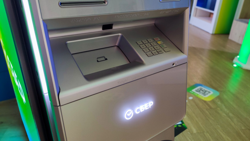 Банкомат Сбера с подсветкой и клавиатурным модулем