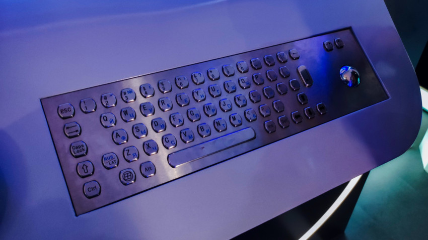 Металлическая клавиатура интерактивного терминала