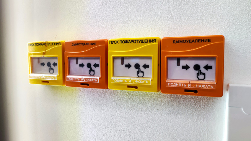 Настенные кнопки управления противопожарными системами