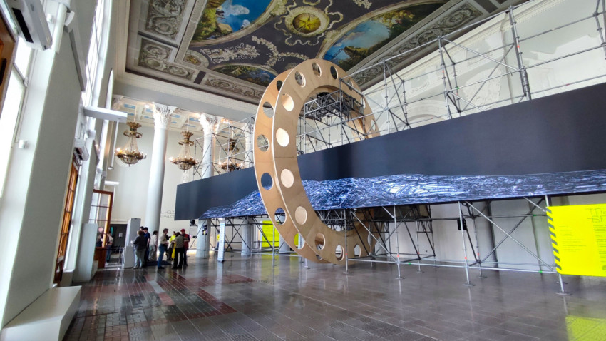 Экспозиционная конструкция в зале павильона «Транспорт СССР»