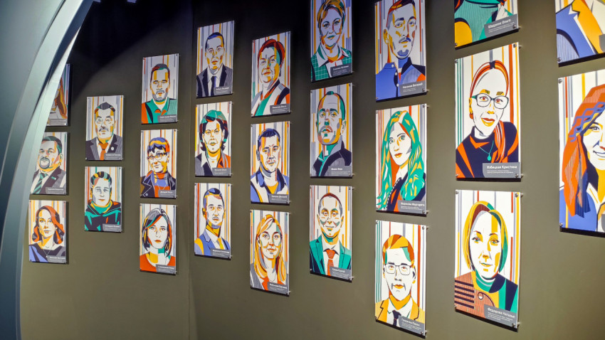 Галерея портретов волонтёров в экологической экспозиции