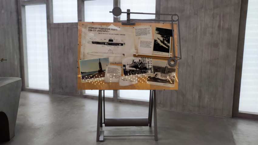 Информационный стенд об атомной подводной лодке SSN-571 «Наутилус» в павильоне «АТОМ»