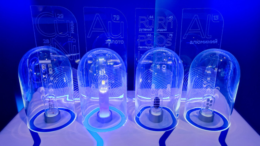 Экспонат с металлами Сибири на стенде Красноярского края