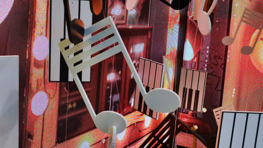 Декоративные музыкальные ноты в мультимедийной экспозиции