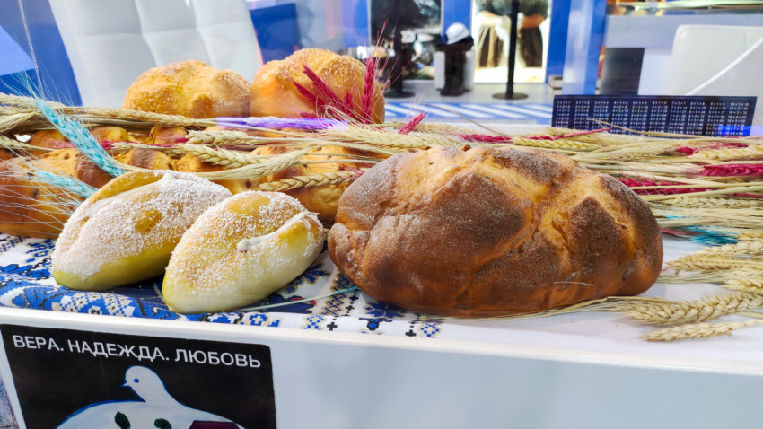 Экспозиция хлеба и зерна как символа аграрной культуры