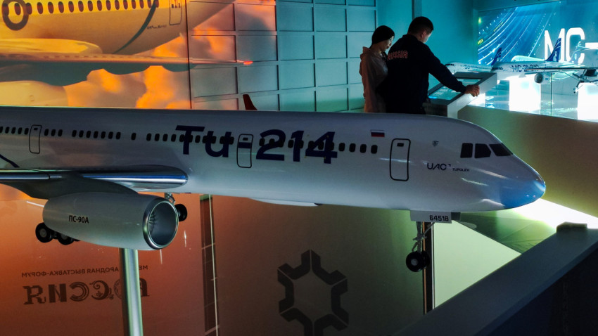 Модель самолёта Ту-214 в экспозиции авиастроения