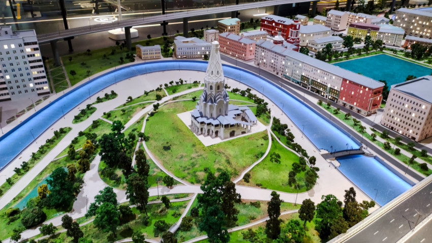 Макет церкви Вознесения Господня в Коломенском на острове Москвы-реки