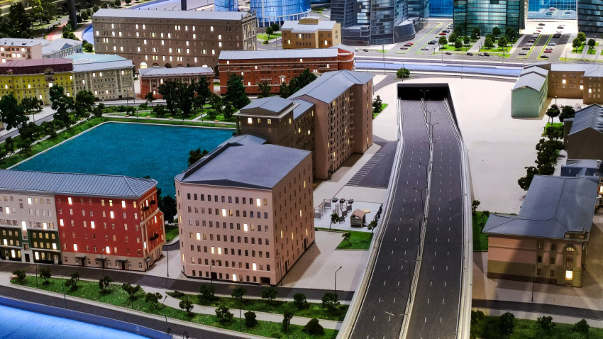 Макет городской магистрали с тоннелем и жилыми домами