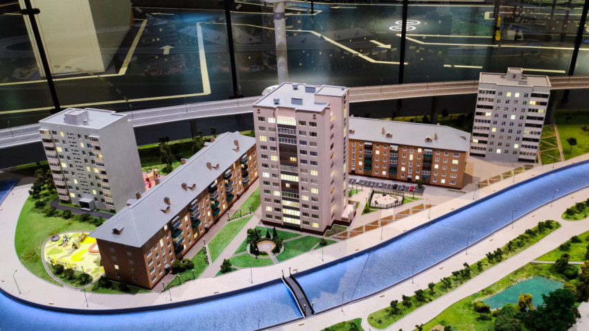 Макет городской застройки с транспортной эстакадой