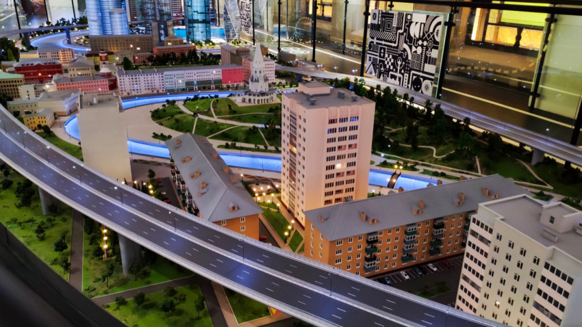 Макет жилого квартала и транспортной развязки Москвы