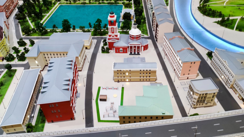 Макет городского квартала с храмом и площадью