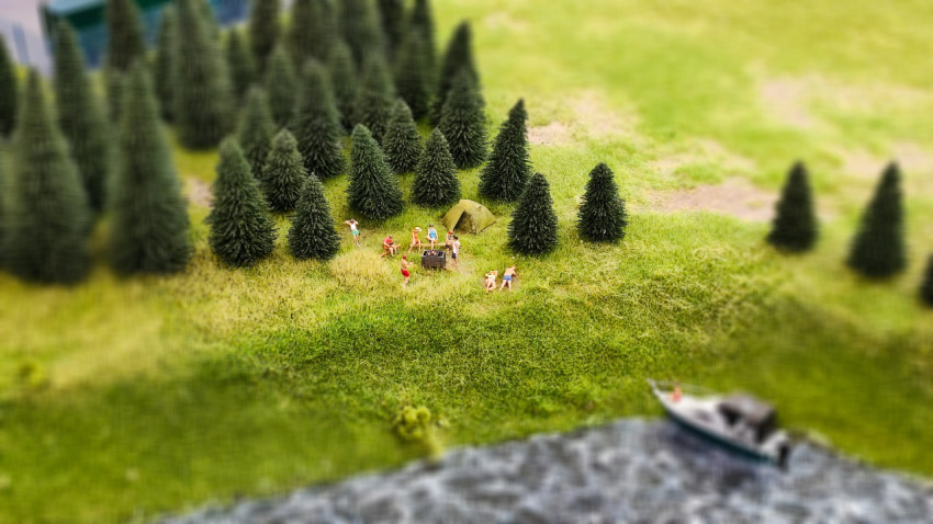 Макет природной территории с зоной отдыха у реки