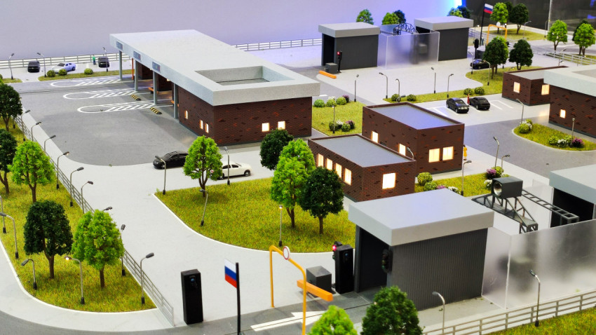 Макет зоны досмотра транспорта с портальными сканерами на ВДНХ