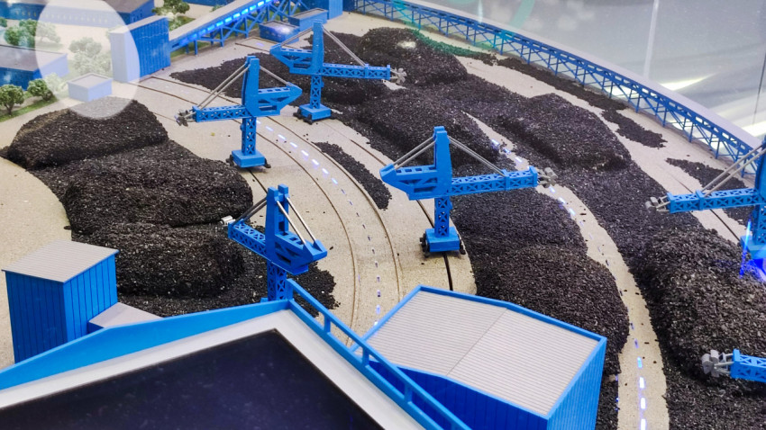 Макет портального перегрузочного комплекса