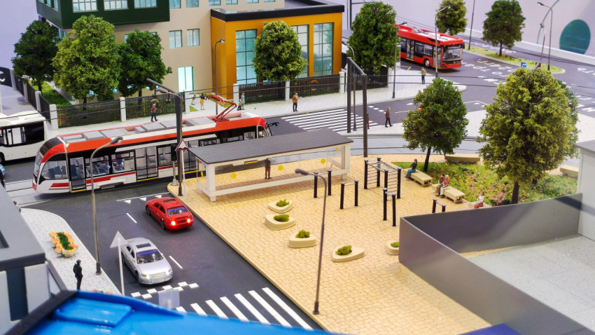 Макет городской площади с трамвайной остановкой