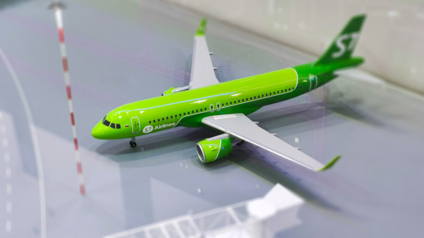 Макет пассажирского самолёта S7 Airlines