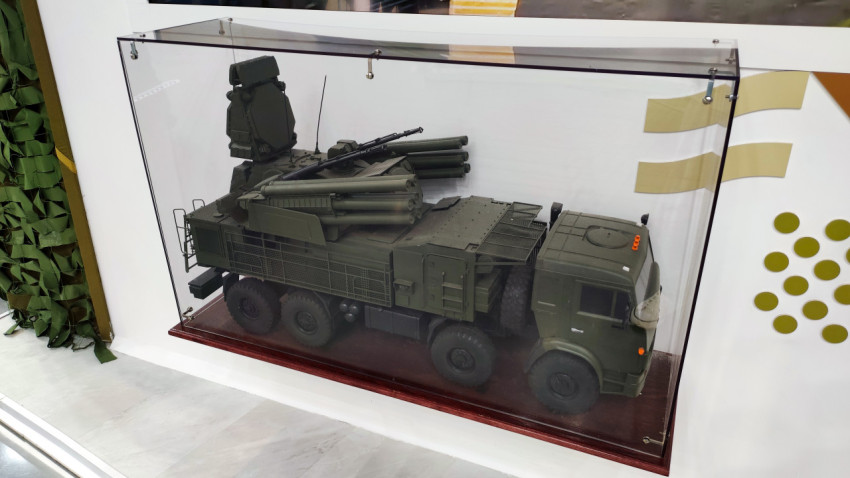 Макет боевой машины в витрине региональной экспозиции