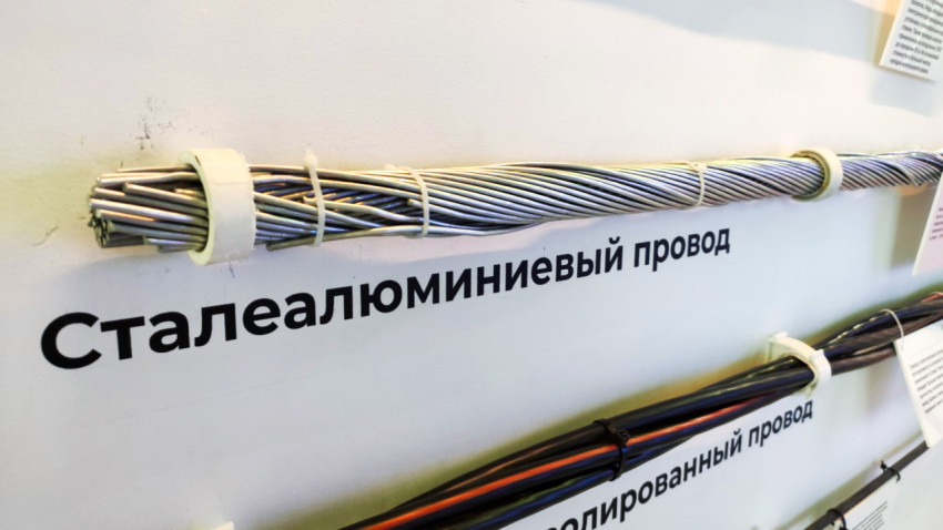 Образец сталеалюминиевого провода в музейной экспозиции
