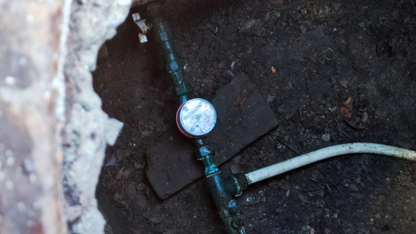 Узел водоснабжения в грунте с водосчётчиком и краном