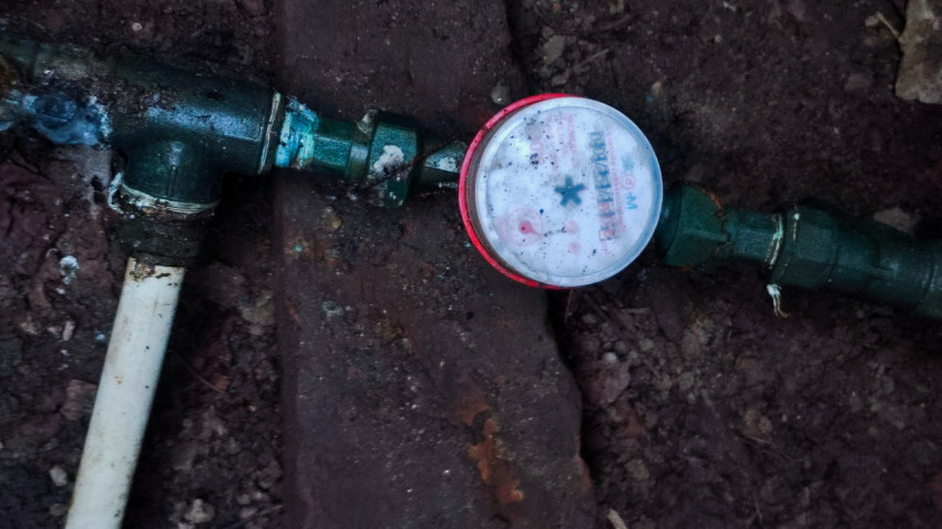 Водомер в грунте с резьбовыми соединениями и фитингом