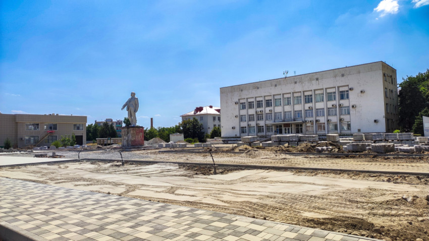 Памятник В. И. Ленину на реконструируемой городской площади