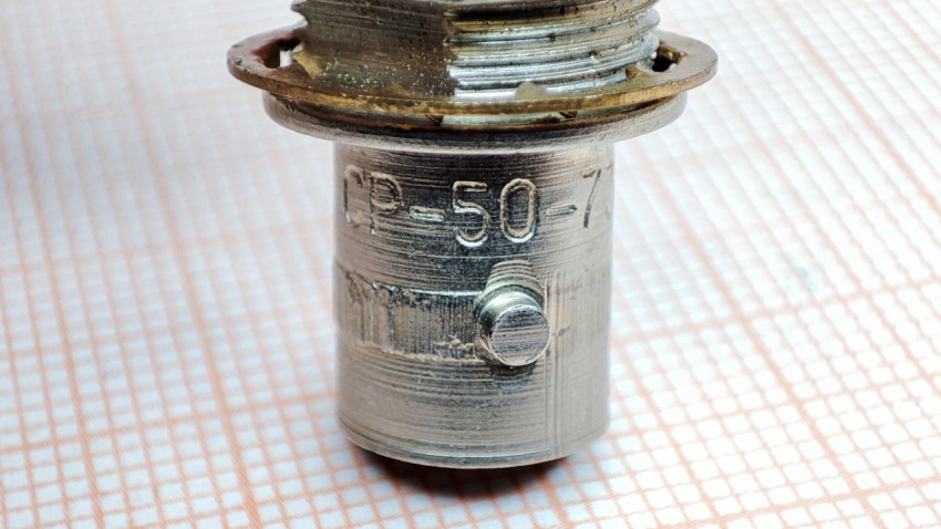 Радиочастотный разъем СР50-73ФВ с маркировкой на корпусе