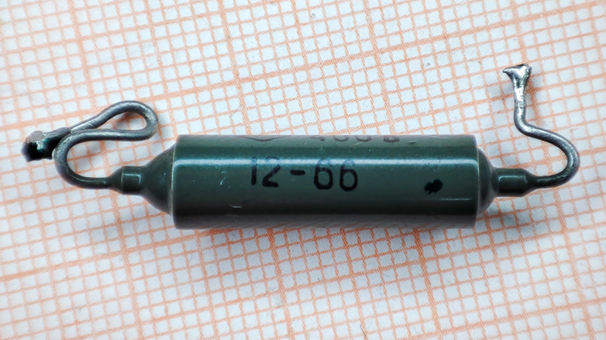Советский конденсатор К40П-2Б с маркировкой 12-66