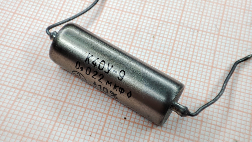 Конденсатор К40У-9 под углом