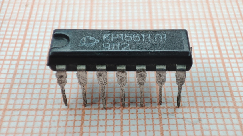 Микросхема КР1561ТЛ1 с маркировкой на корпусе
