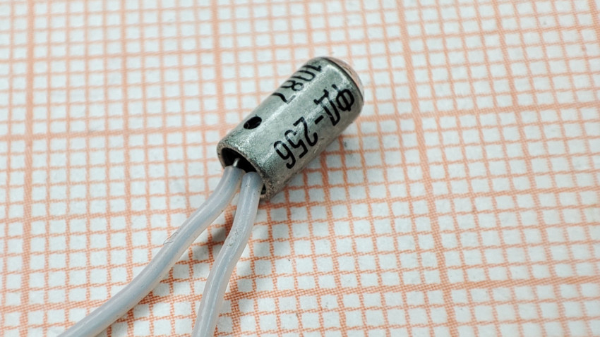 ФД-256 под углом с видимым стеклянным окном
