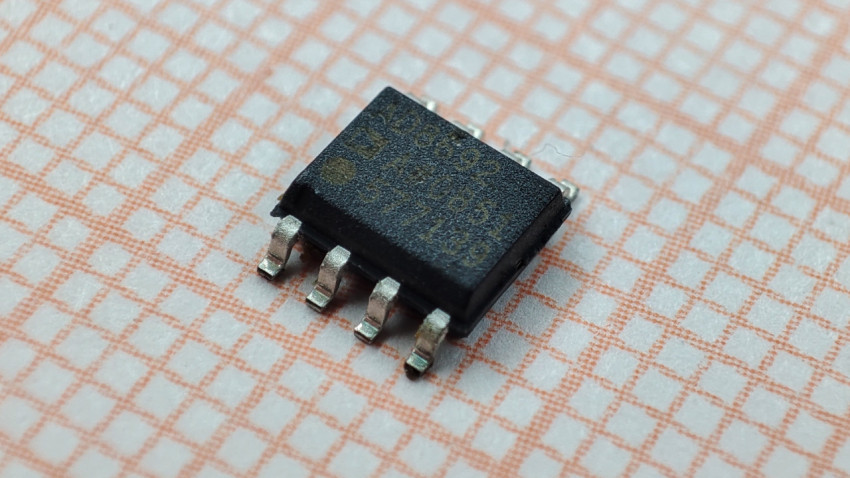 Микросхема AD8692 с хорошо читаемой маркировкой