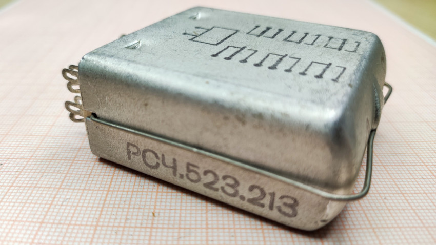 Корпус реле РСЧ52 с технической маркировкой сбоку