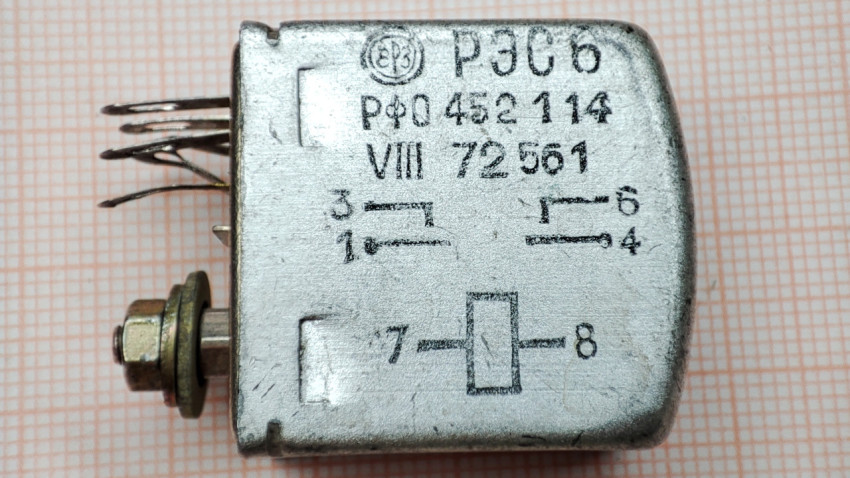 Реле РЭС-6 с маркировкой и схемой соединений на корпусе