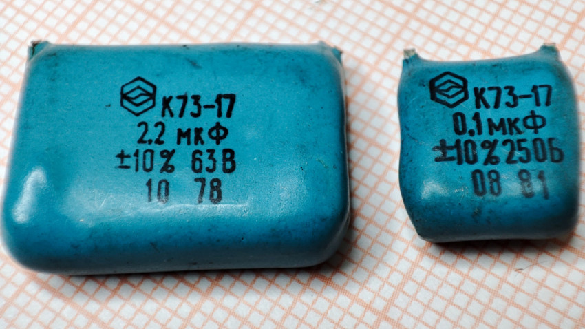 Конденсаторы К73-17 ёмкостью 2.2 и 0.1 мкФ