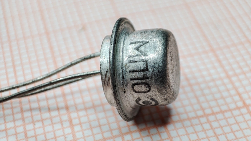 Микропереключатель МП10 с маркировкой на металлическом корпусе