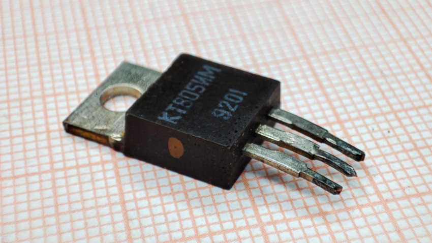 Кремниевый транзистор КТ805ИМ эпитаксиально-планарный структуры n-p-n на миллиметровой бумаге