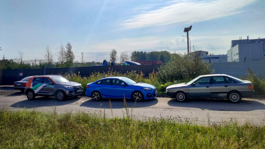 Парковка у спецстоянки задержанных автомобилей