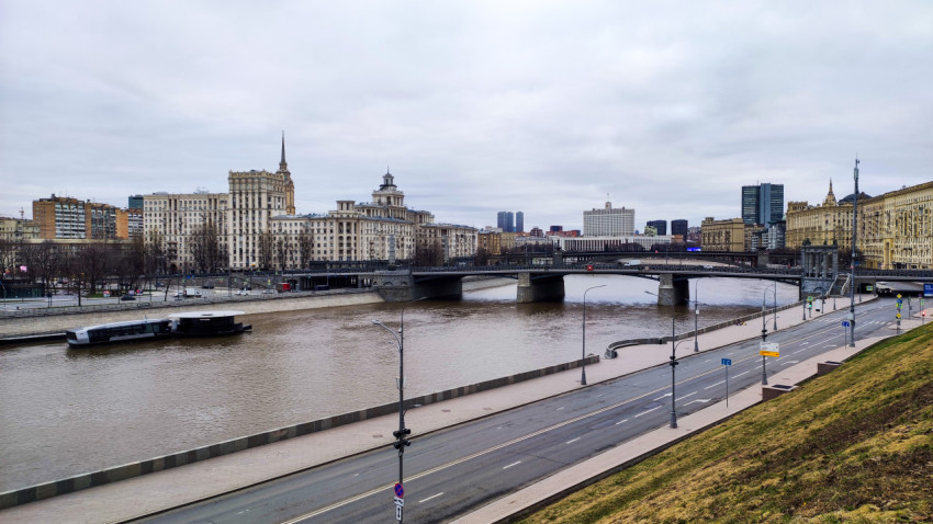 Вид на Бородинский мост через Москву-реку