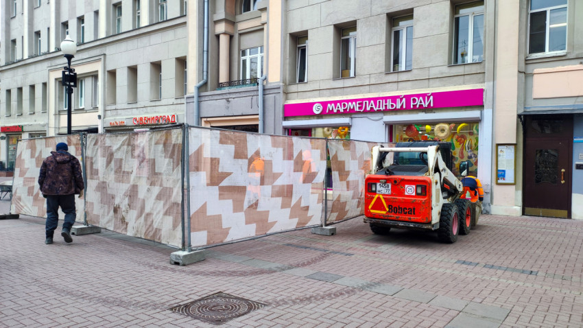 Коммунальная техника на Арбате в Москве