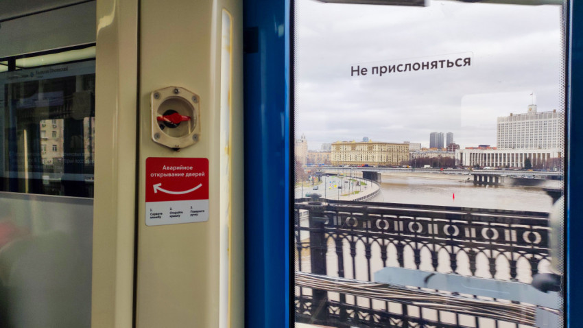 Вид на город из вагона метро