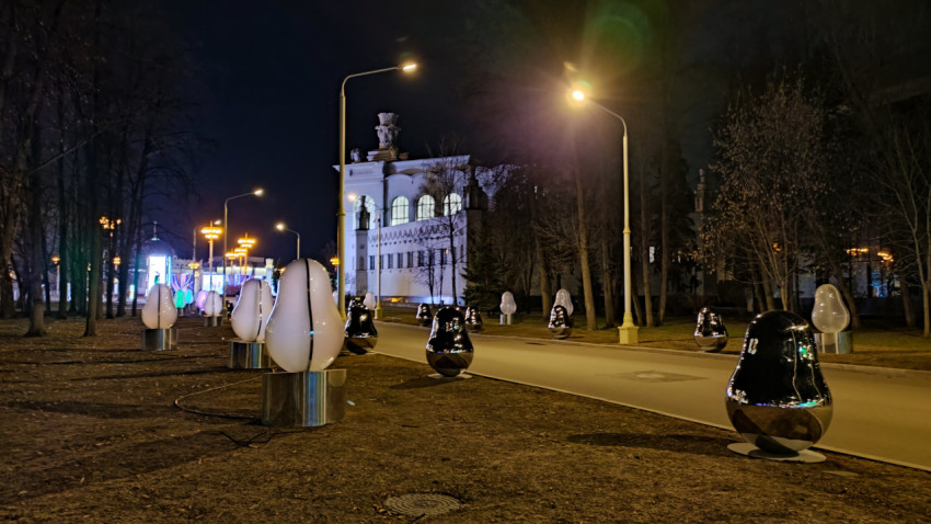 Парк на ВДНХ в ночное время