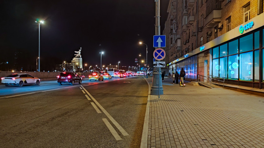 Ночной городской шум и движение