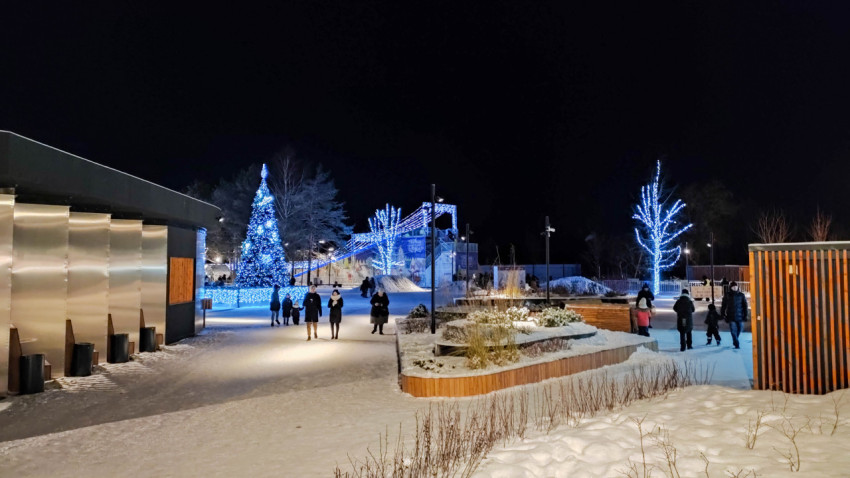 Новогодние праздники на острове Фортов с иллюминацией и снежным покровом