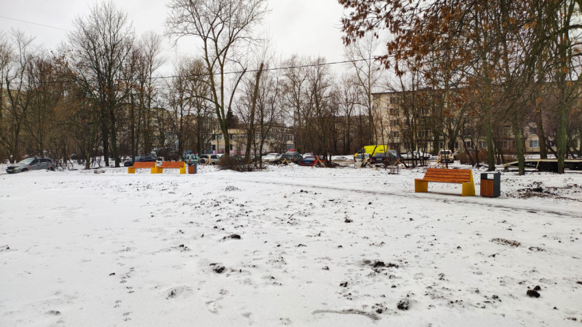 Зимний двор возле домов