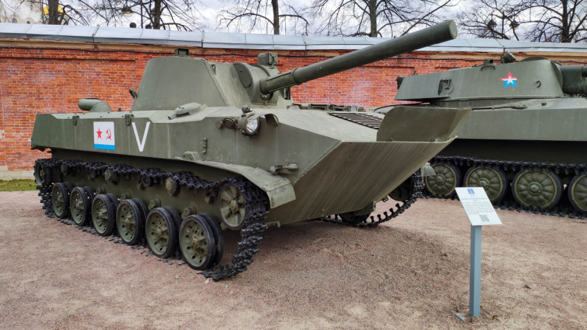 Советская 120-мм дивизионно-полковая авиадесантная самоходная артиллерийско-миномётная установка 2С9