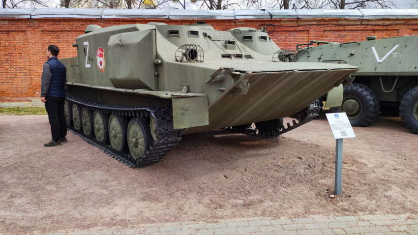 Бронетранспортер БТР-50 на базе легкого плавающего танка ПТ-76 в военно-историческом музее
