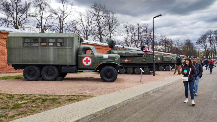 Выставка военной техники в парке Патриот в Кронштадте