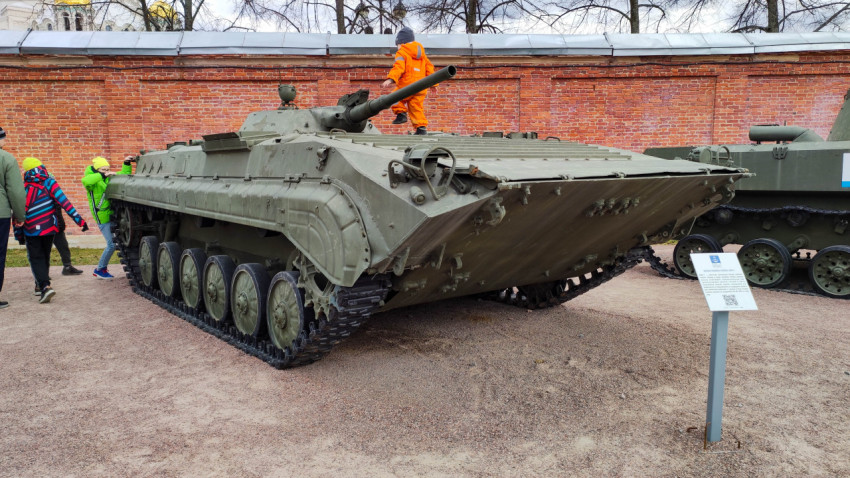 БМП-1 на выставке военной техники в Кронштадте